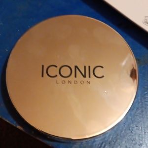 Iconic London dewy glow highlighter